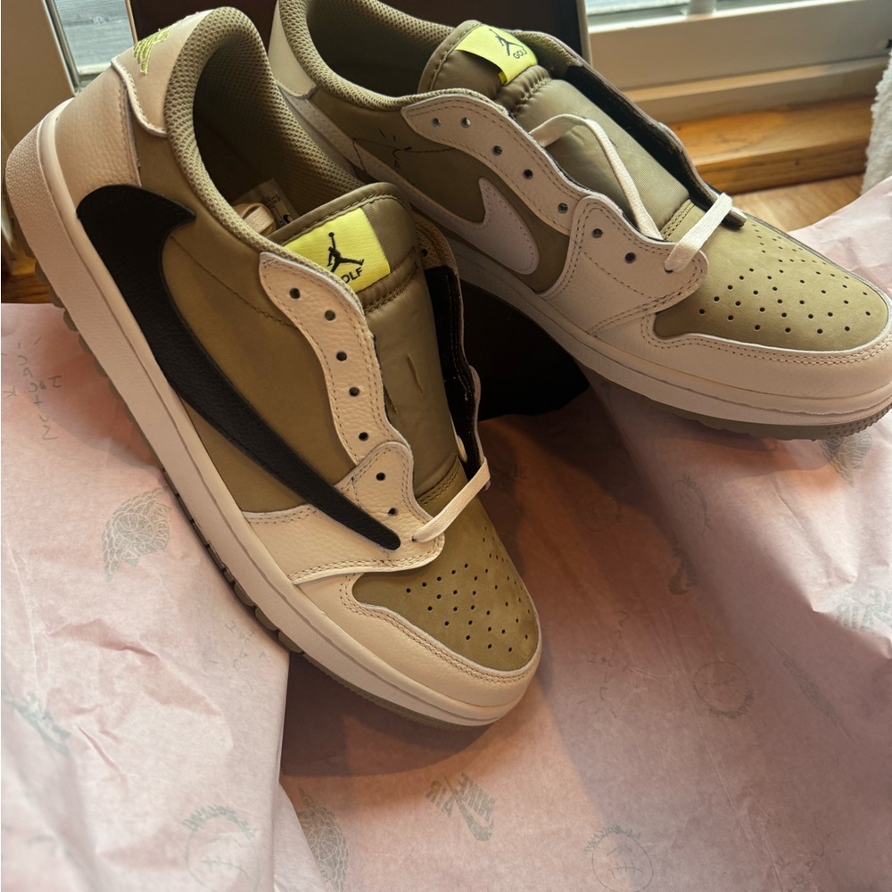 Nike Men's Black and Tan Sneakers